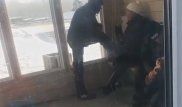 Бомжи оккупировали теплые остановки в Усть-Каменогорске