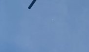 Неопознанный сигарообразный объект засняли в небе над Шымкентом
