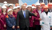 О чем Президент говорит с рабочими во время визитов на предприятия