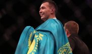 Зачем Дамир Исмагулов вышел с флагами Казахстана и России