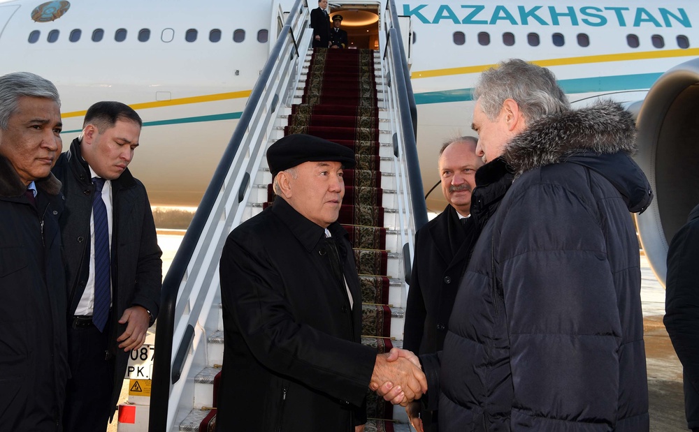 Назарбаев прилетел в Санкт-Петербург