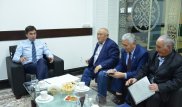 Аким Шымкента впервые провел прием граждан в прозрачной приемной