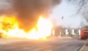 В Актау взорвался автомобиль: момент ЧП попал на видео