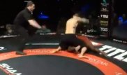 Боец MMA поприветствовал соперника нокаутом
