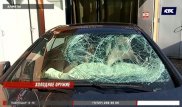 Глыба льда рухнула на авто в Алматы