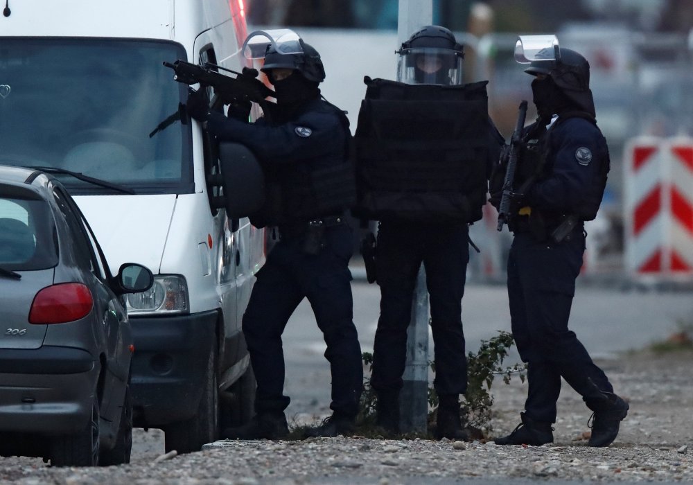 Теракт в Страсбурге: стрелка ищут 700 полицейских и военных