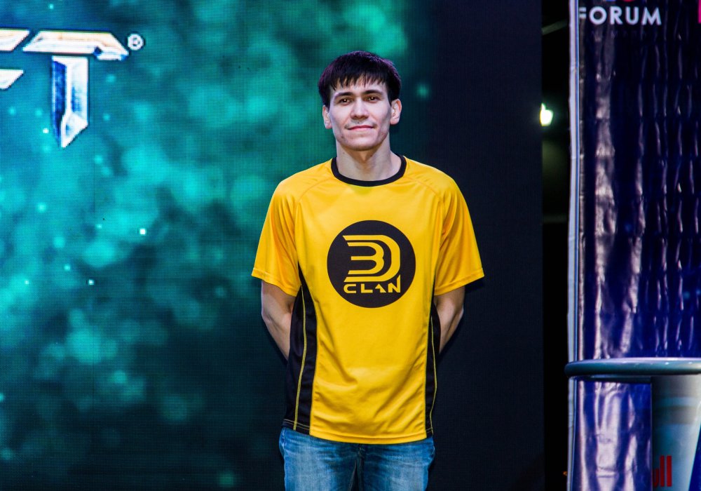 Победитель открытого турнира Центральной Азии по StarCraft 2 Адлет "Lightweight" Сатыбалдин 