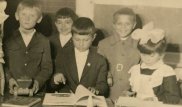 Выпускники спустя 30 лет отыскали первую учительницу, уехавшую из Казахстана