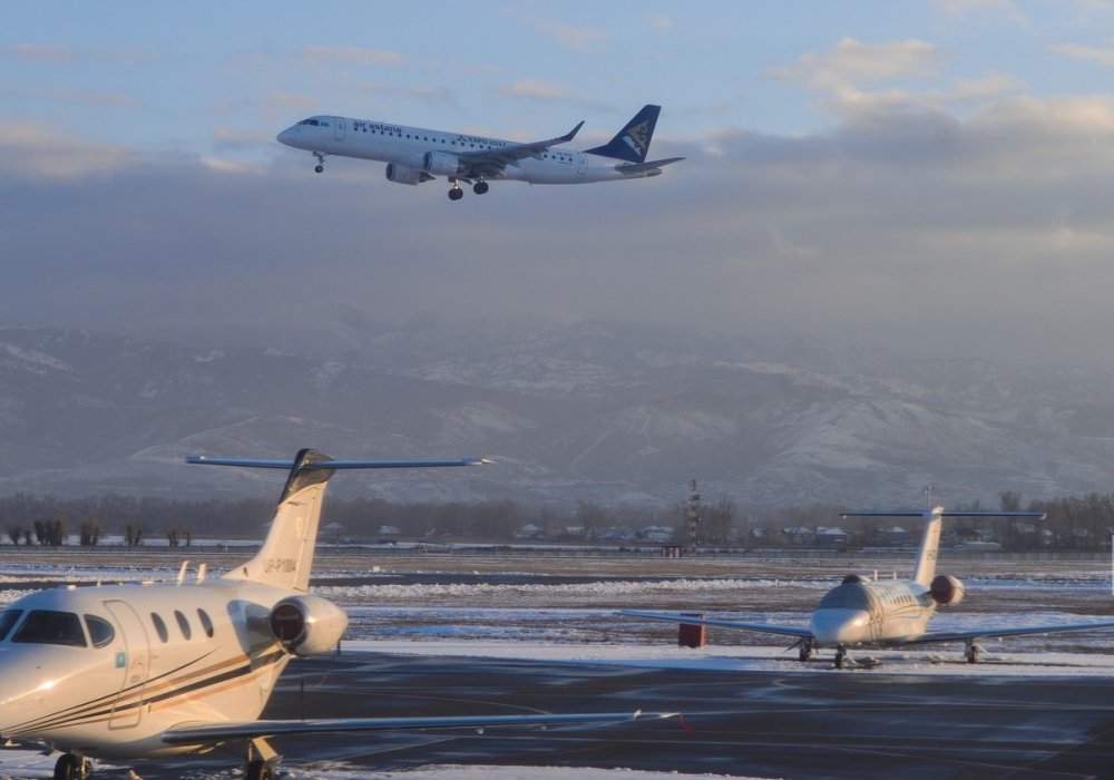В аэропортах Астаны и Алматы задерживаются рейсы