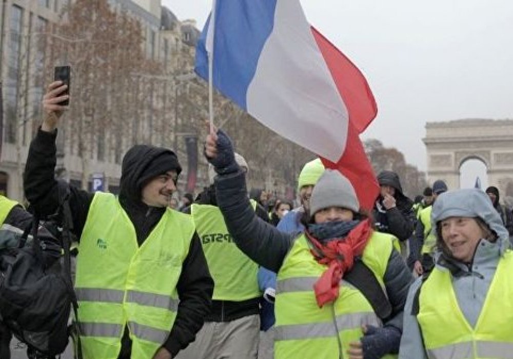 Новые акции протеста прошли в Париже: тридцать 