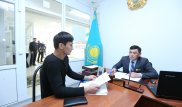 Аким Уштобе отказался от просторного кабинета и помощницы