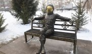 Юрий Гагарин на лавочке: в Алматы появилась новая скульптура
