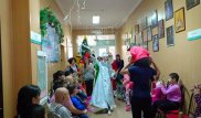 Онкологи-резиденты устроили сюрприз тяжелобольным детям в Алматы