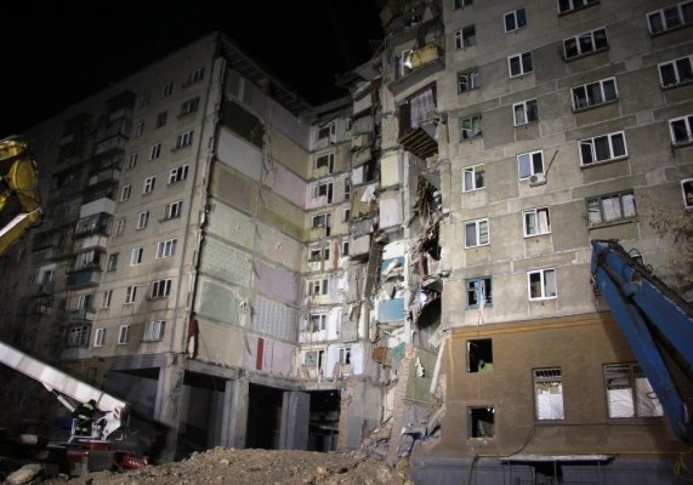 На месте обрушения подъезда жилого дома в Магнитогорске. © Илья Московец/РИА Новости