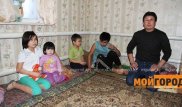Брошенный женой отец с четырьмя детьми обратился к казахстанцам