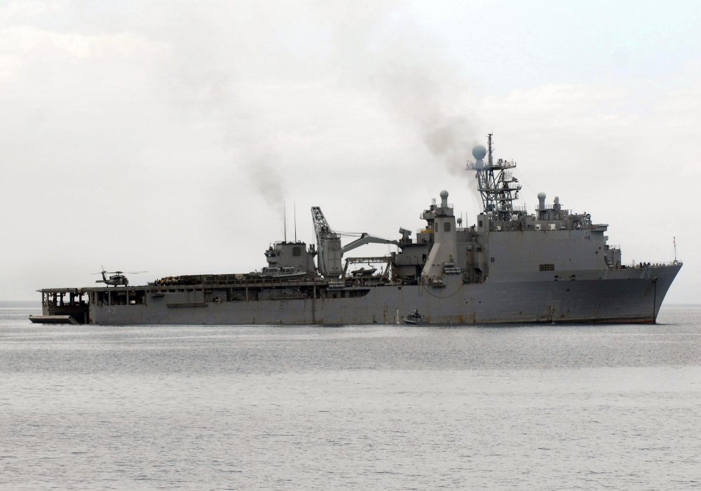 Корабль USS Fort McHenry. REUTERS/U.S. Navy©