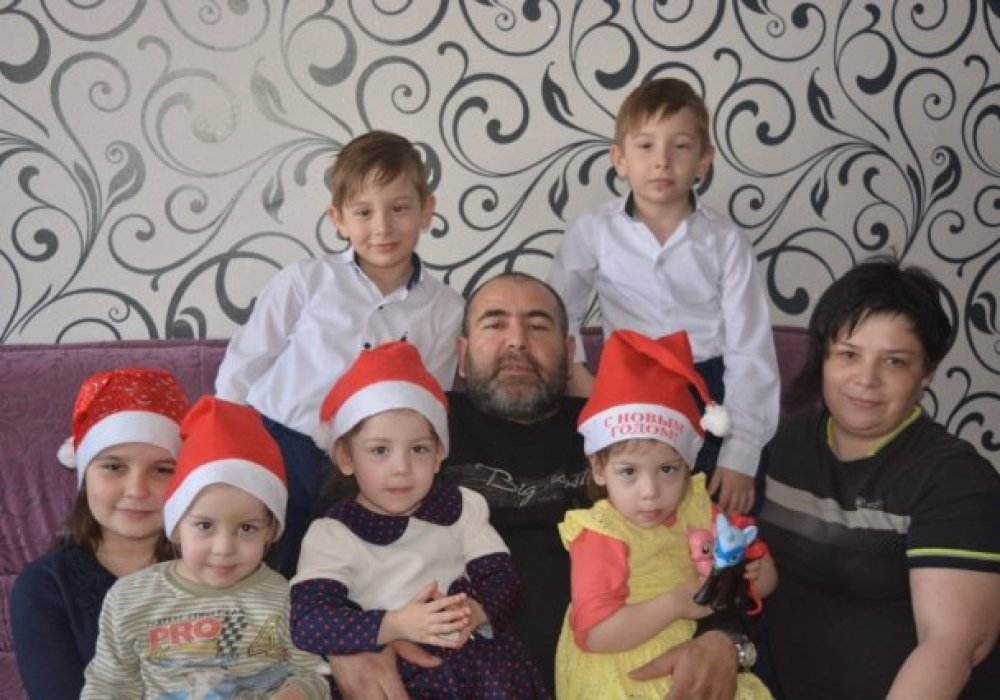 Семья Булатхановых. Фото с сайта yk-news.kz