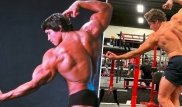 Сын Шварценеггера повторил знаменитое фото отца