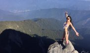 Любительница гулять по горам в купальнике насмерть замерзла на Тайване