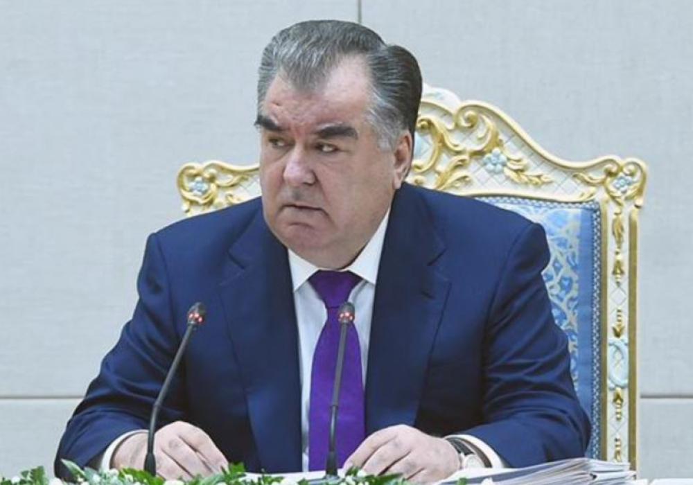 Эмомали Рахмон на заседании правительства. Фото пресс-службы президента Таджикистана
