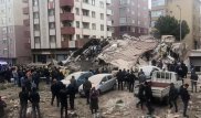 В Стамбуле обрушился 6-этажный дом. Под завалами люди