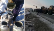 Спиртовоз перевернулся в Костанайской области. На место пришли мужчины с ведрами