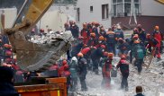 45 часов. Из-под завалов дома в Стамбуле извлекли подростка