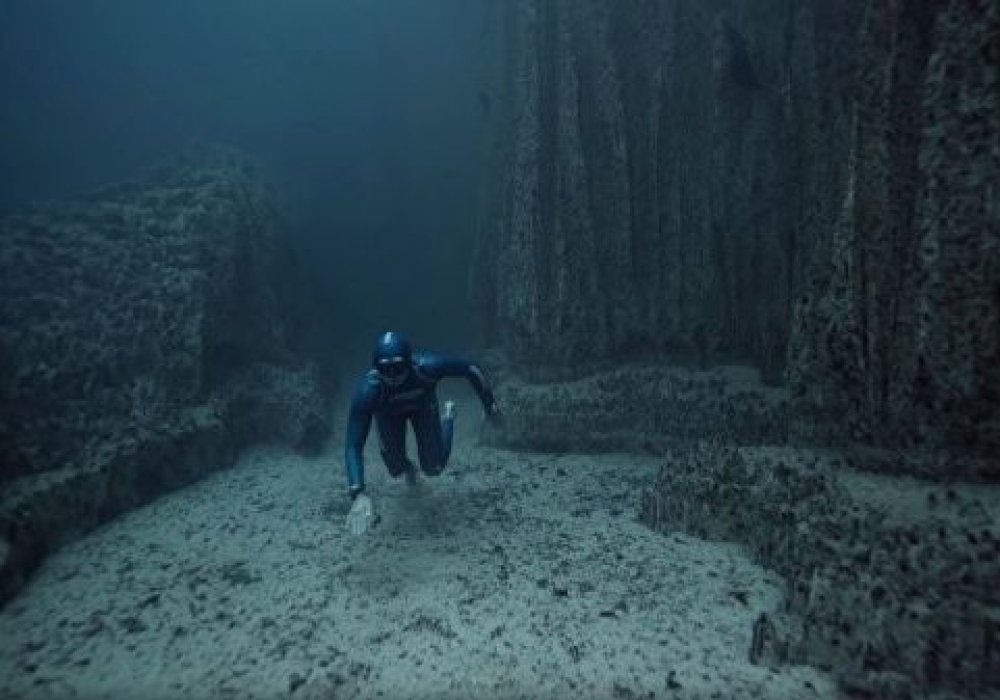 Дайвер-рекордсмен покорил сеть красивейшими подводными кадрами