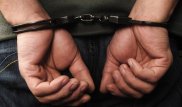 Экс-полицейский ЗКО выпрыгнул с третьего этажа, убегая от коллег