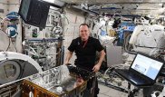 Спутник-уборщик поймал макет космического мусора при помощи гарпуна