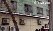 2-летний ребенок выжил, выпав с 3-го этажа в Павлодаре