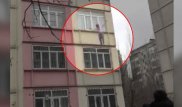 В Бишкеке поймали выпрыгнувшую из окна 6-го этажа девушку - момент попал на видео