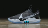 У покупателей кроссовок Nike с автошнуровкой появились проблемы