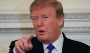 Бывшая сотрудница штаба Трампа подала на него в суд за поцелуй