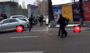 Скупщик краденого ударил полицейского ножом в Алматы
