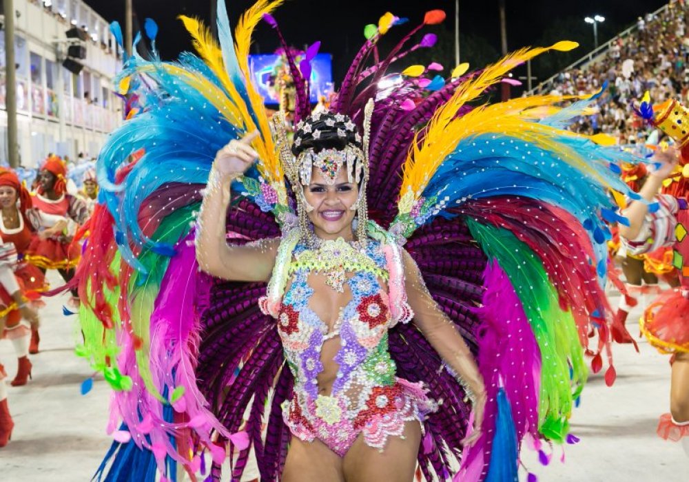 В знаменитом карнавале в Рио-де-Жанейро примут участие около 7 миллионов человек
