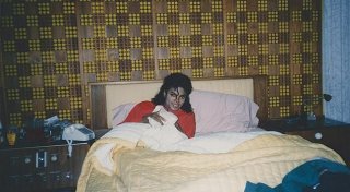 Майкл Джексон в Диснейленде. 1988 год. Кадр фильма "Покидая Неверлэнд" 