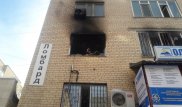 Пожар в девятиэтажке Астаны. Спасатели вытащили из дыма 4 детей
