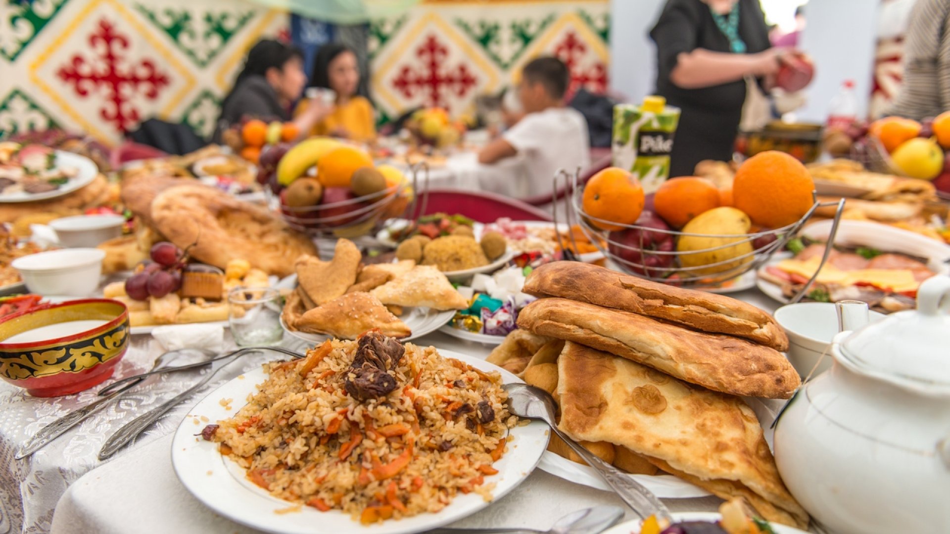 Где будут раздавать бесплатные наурыз-коже и баурсаки в Астане и Алматы: 21  марта 2019 12:40 - новости на Tengrinews.kz