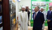 Назарбаев посетил новое здание ДУМК в Астане