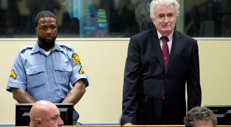 Радован Караджич в зале суда в Гааге. © Reuters