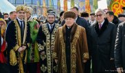 Назарбаев дал бата молодоженам
