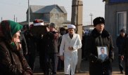 Проститься с героически погибшим сержантом в Атырау пришло более тысячи человек