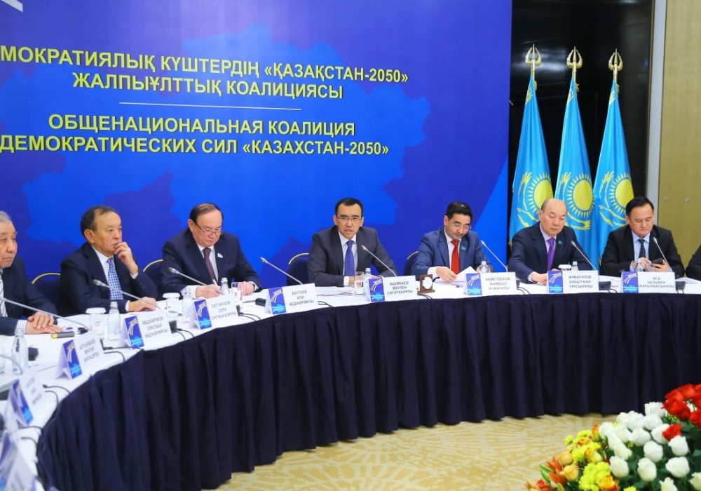Маулен Ашимбаев: Переименование столицы - символ сохранения курса Елбасы
