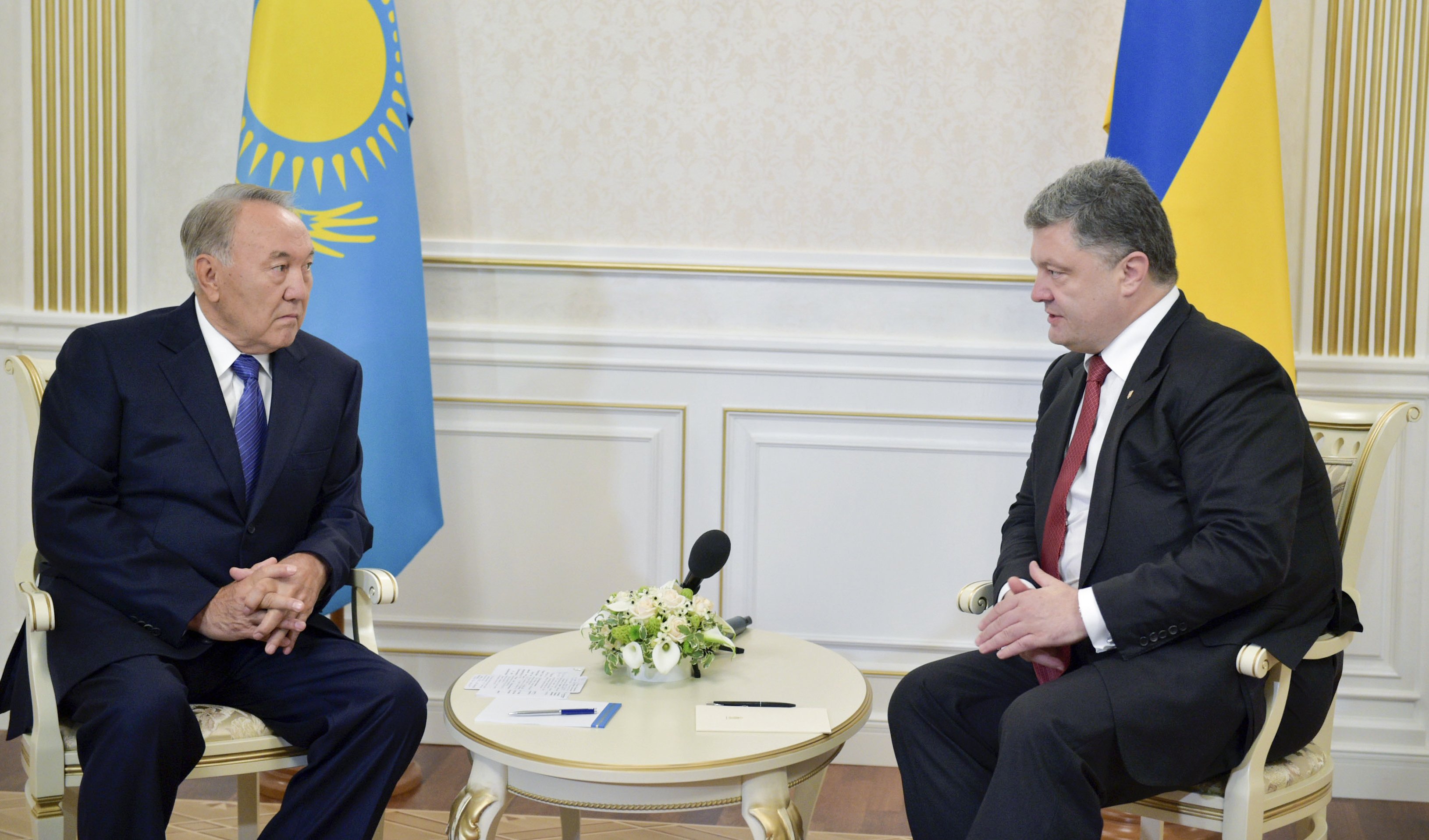 Назарбаев и Порошенко поговорили по телефону