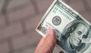 Алматинка пыталась проглотить 100 долларов в СИЗО