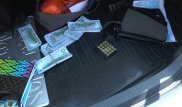 Водителя с долларами и оружием в багажнике задержали в Алматы