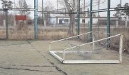 Футбольные ворота упали на школьника в Павлодарской области: мальчик в коме