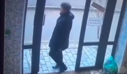 Странное поведение горожанки вновь засняли в Усть-Каменогорске