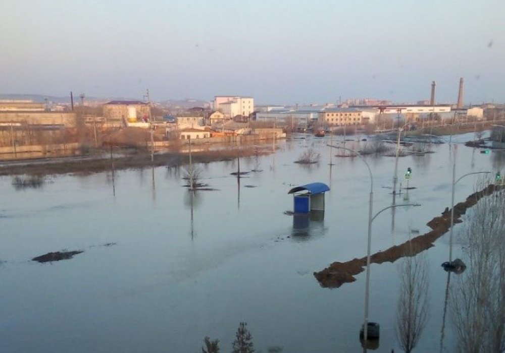 Погода в кокшетау на 10. Кокшетау дамба. Кокшетау плотина. Кылшакты река. Вода в Кокшетау возле дома.